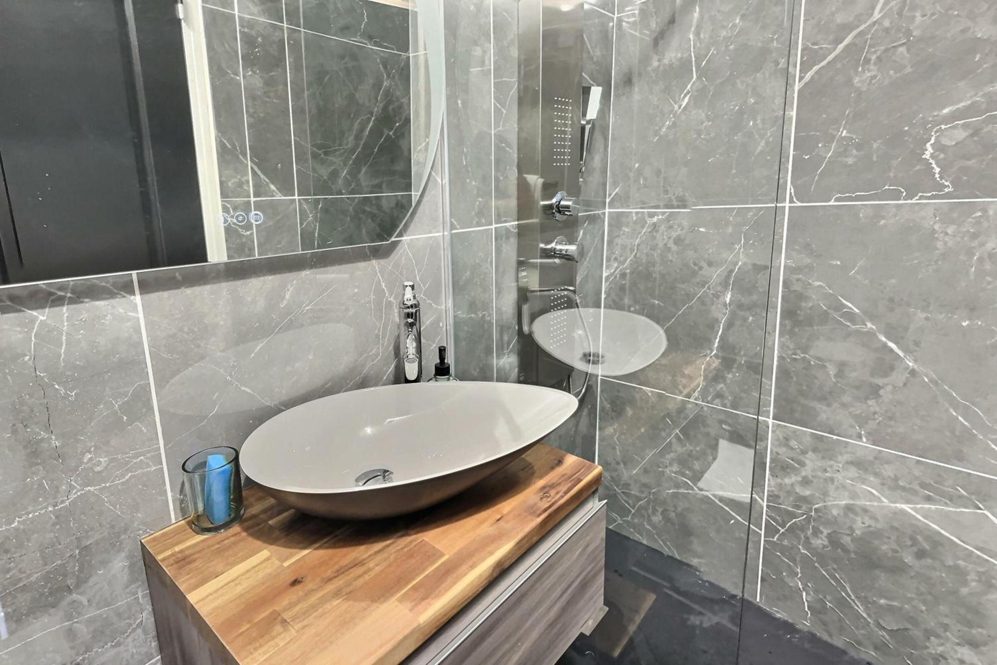 Appartement De Charme Avec Balcon Au Pied Des Commerces Béziers Eksteriør billede
